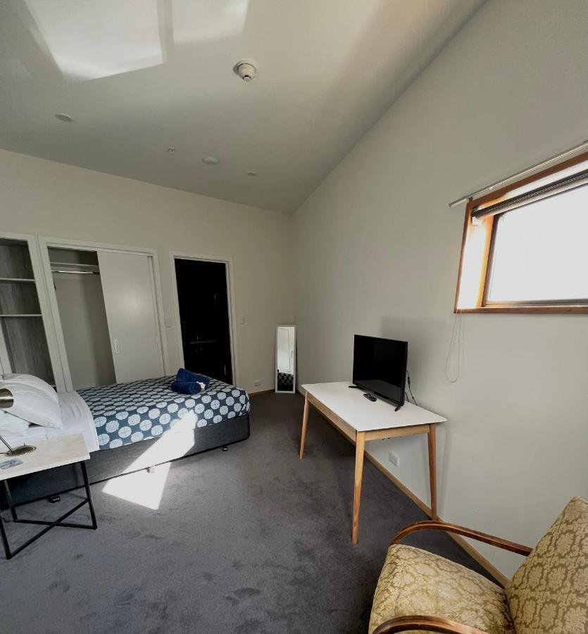 On Top Backpackers Dunedin Exterior photo
