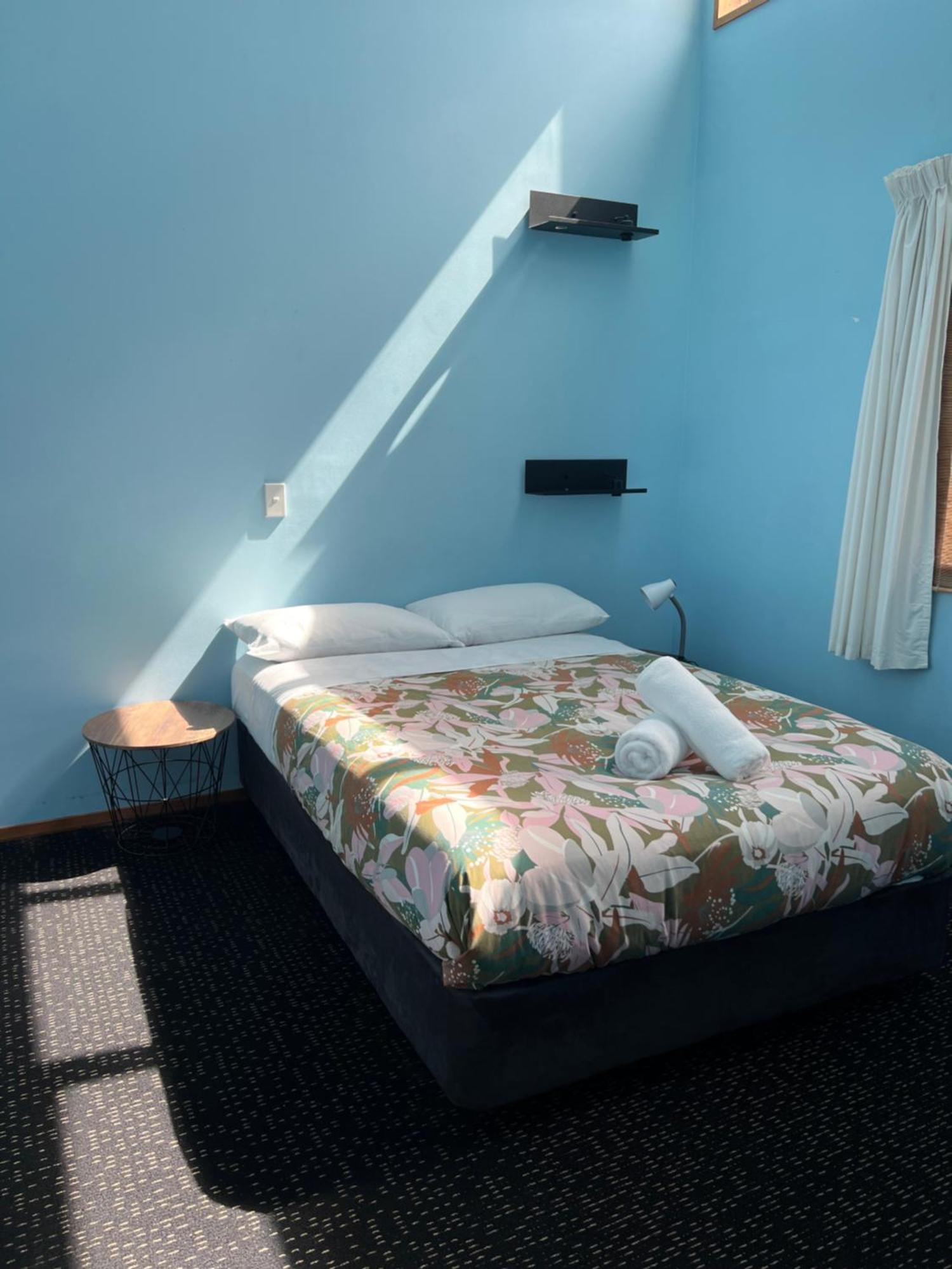 On Top Backpackers Dunedin Exterior photo