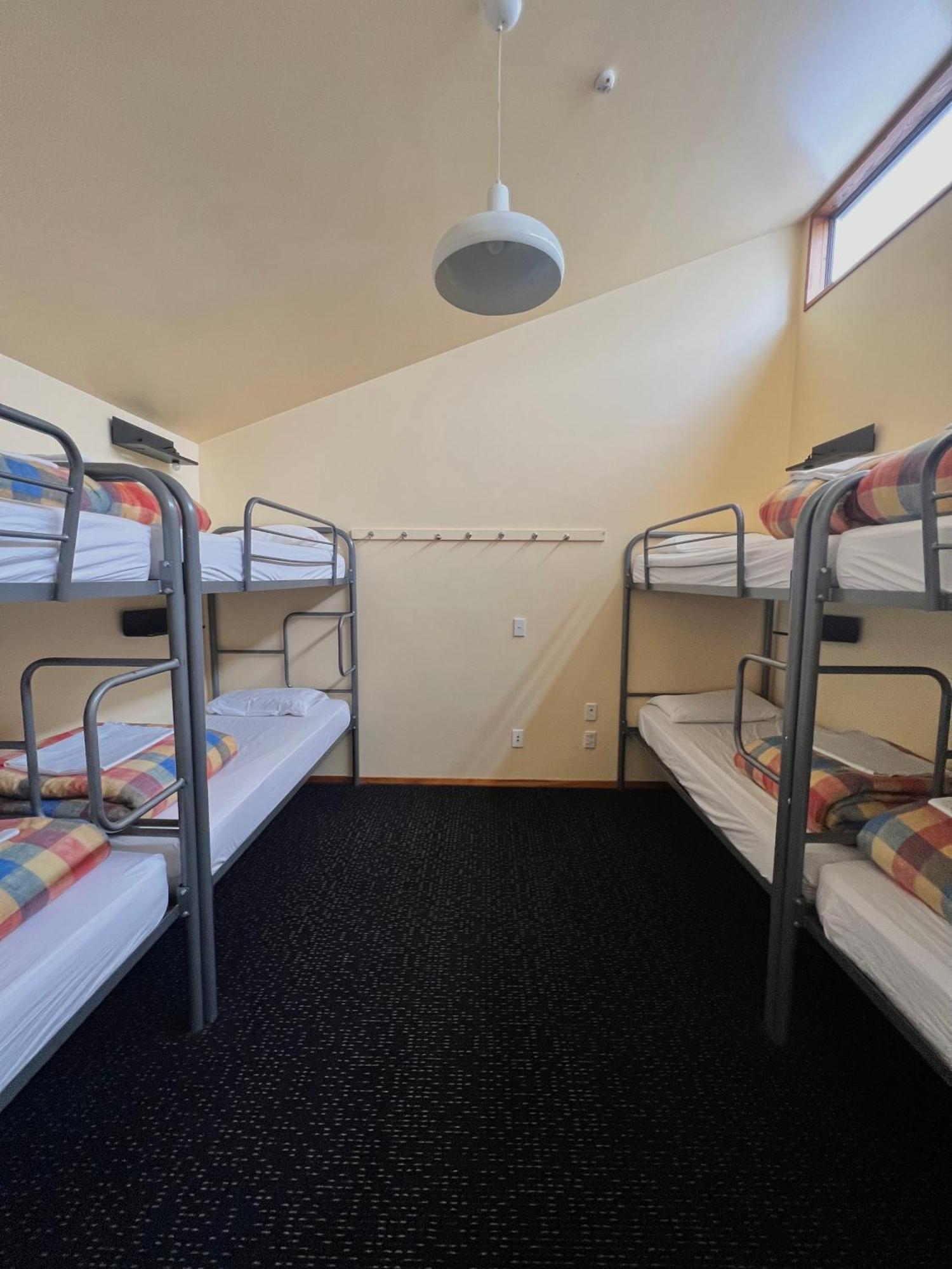 On Top Backpackers Dunedin Exterior photo