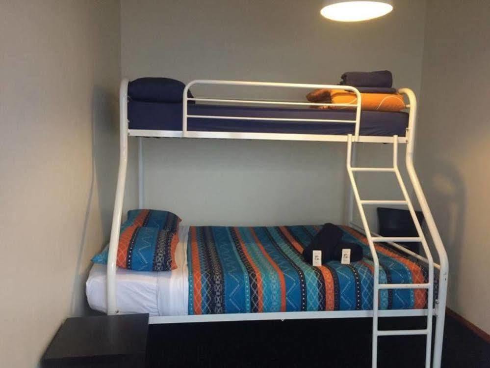 On Top Backpackers Dunedin Exterior photo